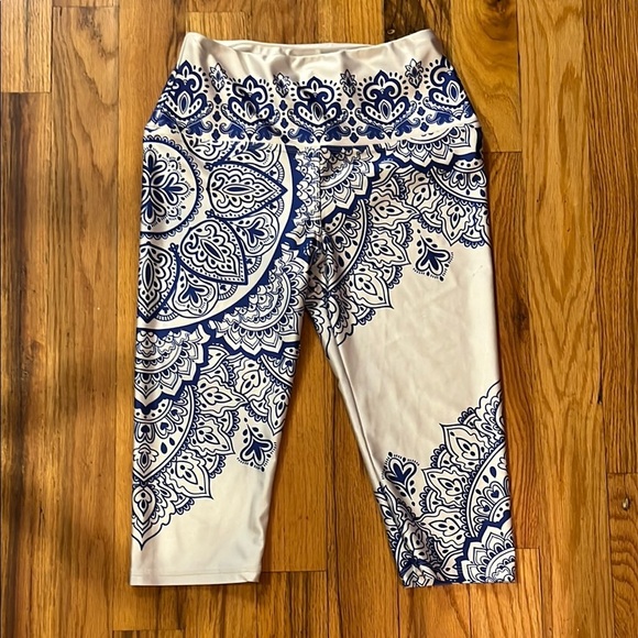 Pineapple clothing leggings size large - Picture 1 of 4